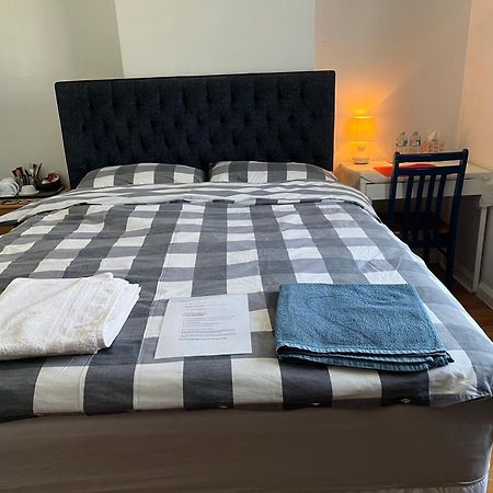 Large Double Bedroom With Free On Site Parking Кингстън на Темза Екстериор снимка