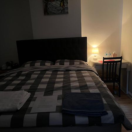 Large Double Bedroom With Free On Site Parking Кингстън на Темза Екстериор снимка