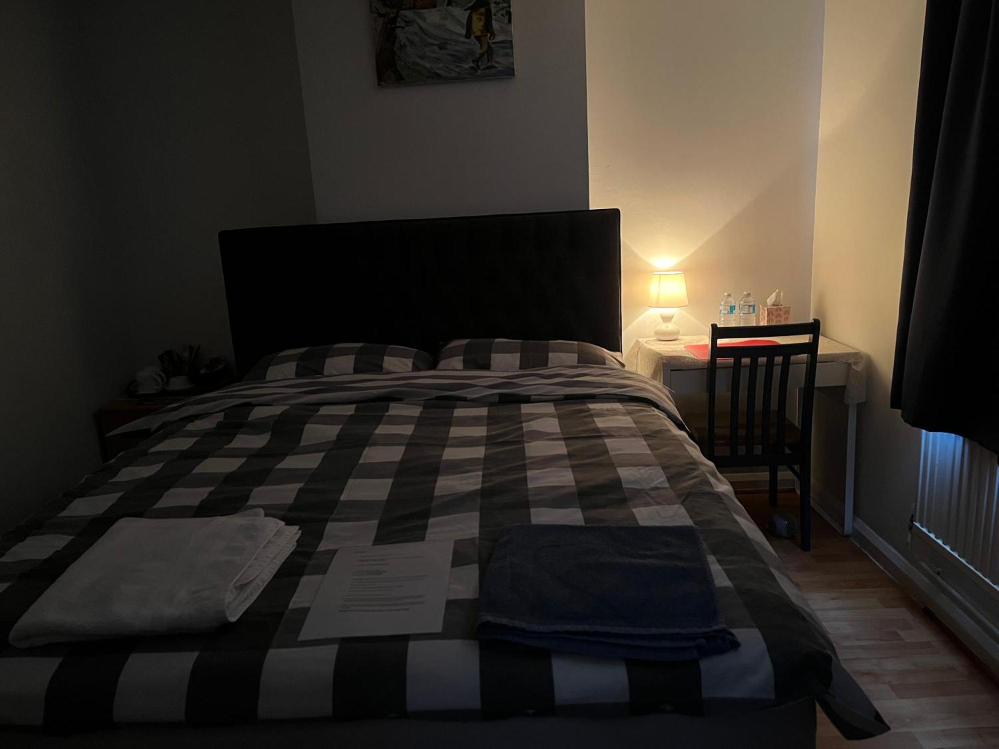 Large Double Bedroom With Free On Site Parking Кингстън на Темза Екстериор снимка