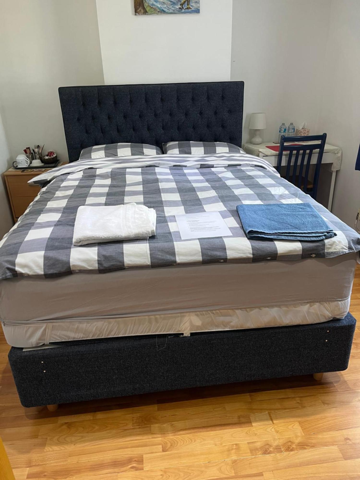 Large Double Bedroom With Free On Site Parking Кингстън на Темза Екстериор снимка